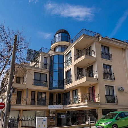 Minimalistic 1Br Flat With A Parking Spot Apartment Varna Bagian luar foto