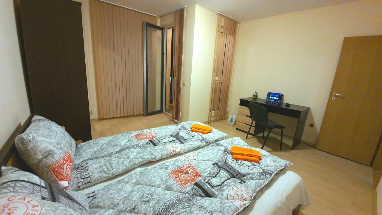 Minimalistic 1Br Flat With A Parking Spot Apartment Varna Bagian luar foto